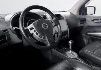Подержанный автомобиль Nissan X-Trail 2008 года (14 фото)