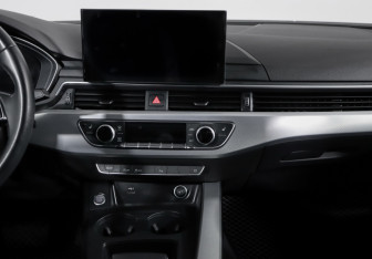 Подержанный автомобиль Audi A4 Sedan 2020 года (13 фото)