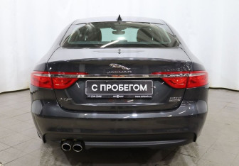 Подержанный автомобиль Jaguar XF Sedan 2019 года (5 фото)