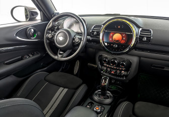 Подержанный автомобиль MINI Clubman Wagon 2021 года (28 фото)