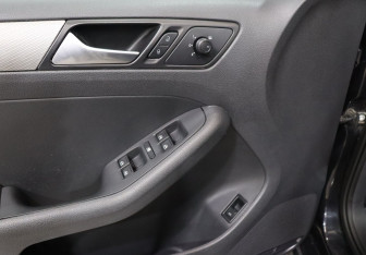 Подержанный автомобиль Volkswagen Jetta Sedan 2015 года (11 фото)