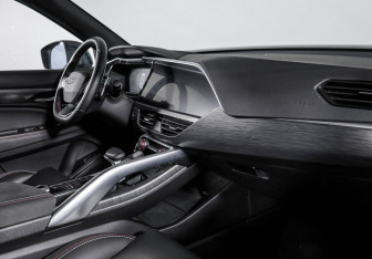 Подержанный автомобиль Geely Tugella 2023 года (9 фото)