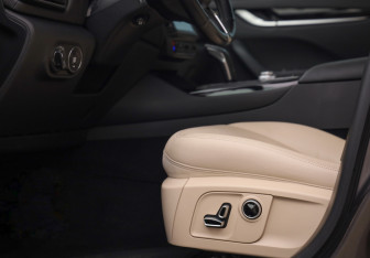 Подержанный автомобиль Maserati Levante 2022 года (27 фото)