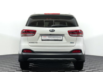 Подержанный автомобиль Kia Sorento 2016 года (6 фото)
