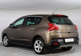 Подержанный автомобиль Peugeot 3008 2013 года (7 фото)