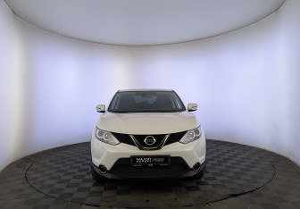 Подержанный автомобиль Nissan Qashqai 2016 года (2 фото)