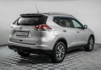 Подержанный автомобиль Nissan X-Trail 2015 года (5 фото)