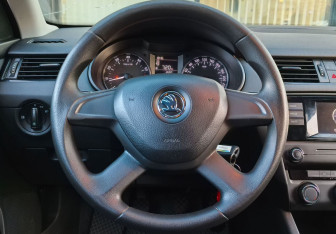 Подержанный автомобиль Skoda Octavia Liftback 2014 года (14 фото)