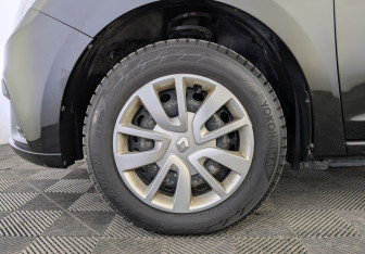 Подержанный автомобиль Renault Logan Sedan 2021 года (12 фото)