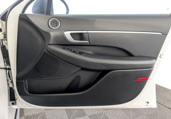 Подержанный автомобиль Hyundai Sonata 2020 года (24 фото)