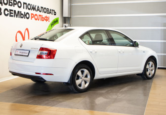 Подержанный автомобиль Skoda Octavia Liftback 2019 года (4 фото)