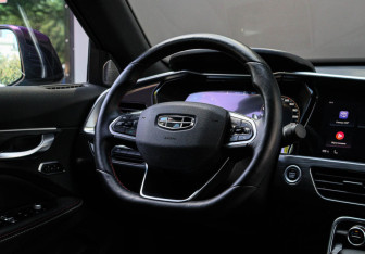 Подержанный автомобиль Geely Tugella 2023 года (11 фото)