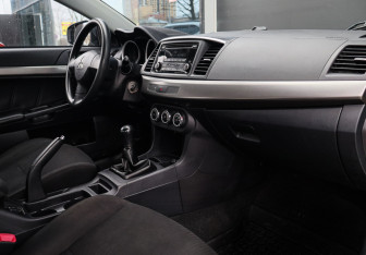 Подержанный автомобиль Mitsubishi Lancer Sedan 2014 года (7 фото)
