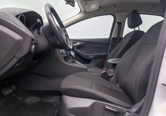 Подержанный автомобиль Ford Focus Hatchback 2017 года (10 фото)