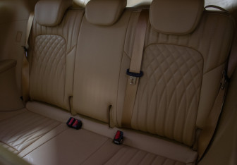 Подержанный автомобиль Voyah Dream 2023 года (10 фото)