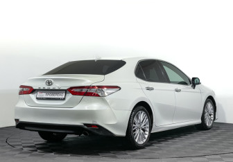 Подержанный автомобиль Toyota Camry Sedan 2018 года (5 фото)