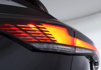 Подержанный автомобиль Lexus RX 2025 года (27 фото)
