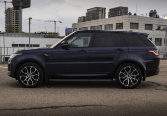 Подержанный автомобиль Land Rover Range Rover Sport 2018 года (8 фото)