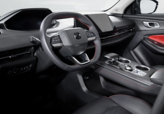 Подержанный автомобиль Changan UNI-S 2024 года (14 фото)