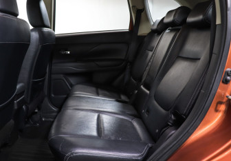 Подержанный автомобиль Mitsubishi Outlander 2012 года (10 фото)