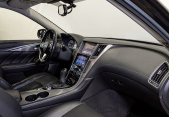 Подержанный автомобиль Infiniti Q50 2017 года (11 фото)
