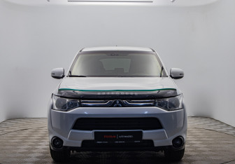 Подержанный автомобиль Mitsubishi Outlander 2012 года (8 фото)