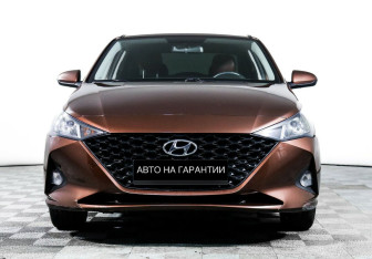 Подержанный автомобиль Hyundai Solaris Sedan 2021 года (2 фото)