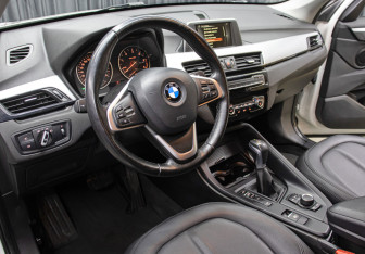 Подержанный автомобиль BMW X1 2015 года (16 фото)