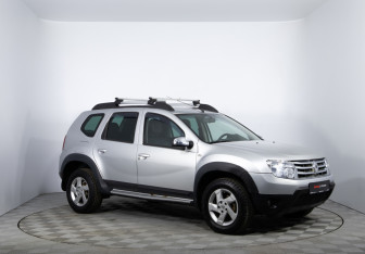 Подержанный автомобиль Renault Duster 2012 года (3 фото)