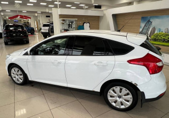 Подержанный автомобиль Ford Focus Hatchback 2013 года (8 фото)