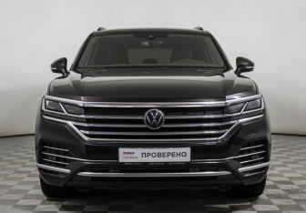 Подержанный автомобиль Volkswagen Touareg 2021 года (2 фото)
