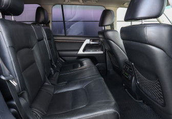 Подержанный автомобиль Toyota Land Cruiser Suv 2013 года (9 фото)