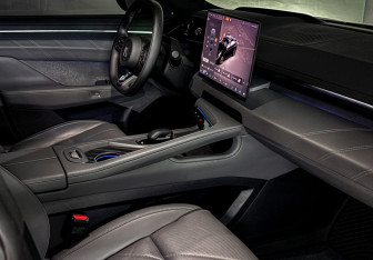 Подержанный автомобиль Zeekr 001 2024 года (13 фото)