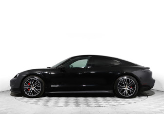 Подержанный автомобиль Porsche Taycan 2021 года (8 фото)