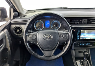 Подержанный автомобиль Toyota Corolla Sedan 2016 года (21 фото)