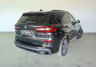 Подержанный автомобиль BMW X5 2020 года (6 фото)