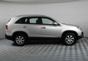 Подержанный автомобиль Kia Sorento 2011 года (4 фото)