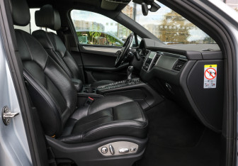 Подержанный автомобиль Porsche Macan 2017 года (10 фото)