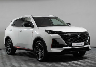 Подержанный автомобиль Changan UNI-S 2024 года (3 фото)