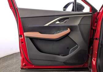 Подержанный автомобиль Omoda C5 2024 года (19 фото)