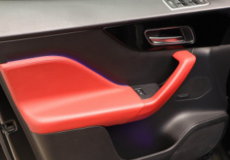 Подержанный автомобиль Jaguar F-Pace 2019 года (22 фото)