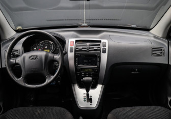 Подержанный автомобиль Hyundai Tucson 2008 года (9 фото)