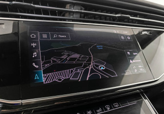 Подержанный автомобиль Audi Q8 2018 года (21 фото)