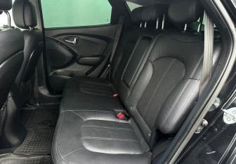 Подержанный автомобиль Hyundai ix35 2011 года (10 фото)