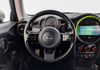 Подержанный автомобиль MINI Hatch 2021 года (21 фото)
