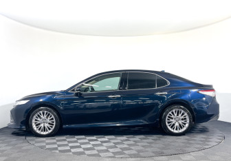 Подержанный автомобиль Toyota Camry Sedan 2020 года (8 фото)