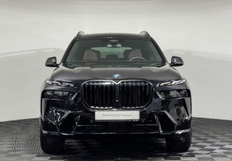 Новый BMW X7 2025 (3 фото)