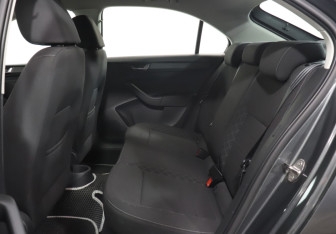 Подержанный автомобиль Skoda Rapid Liftback 2021 года (10 фото)