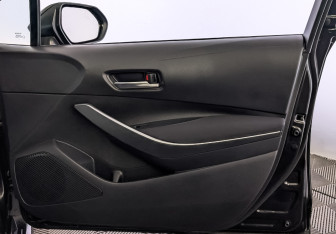 Подержанный автомобиль Toyota Corolla Sedan 2021 года (25 фото)
