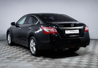 Подержанный автомобиль Nissan Teana 2015 года (7 фото)